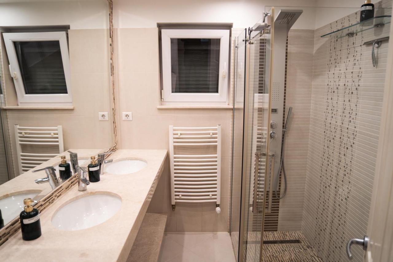Ultracentral Golden Apartament 1 수체아바 외부 사진