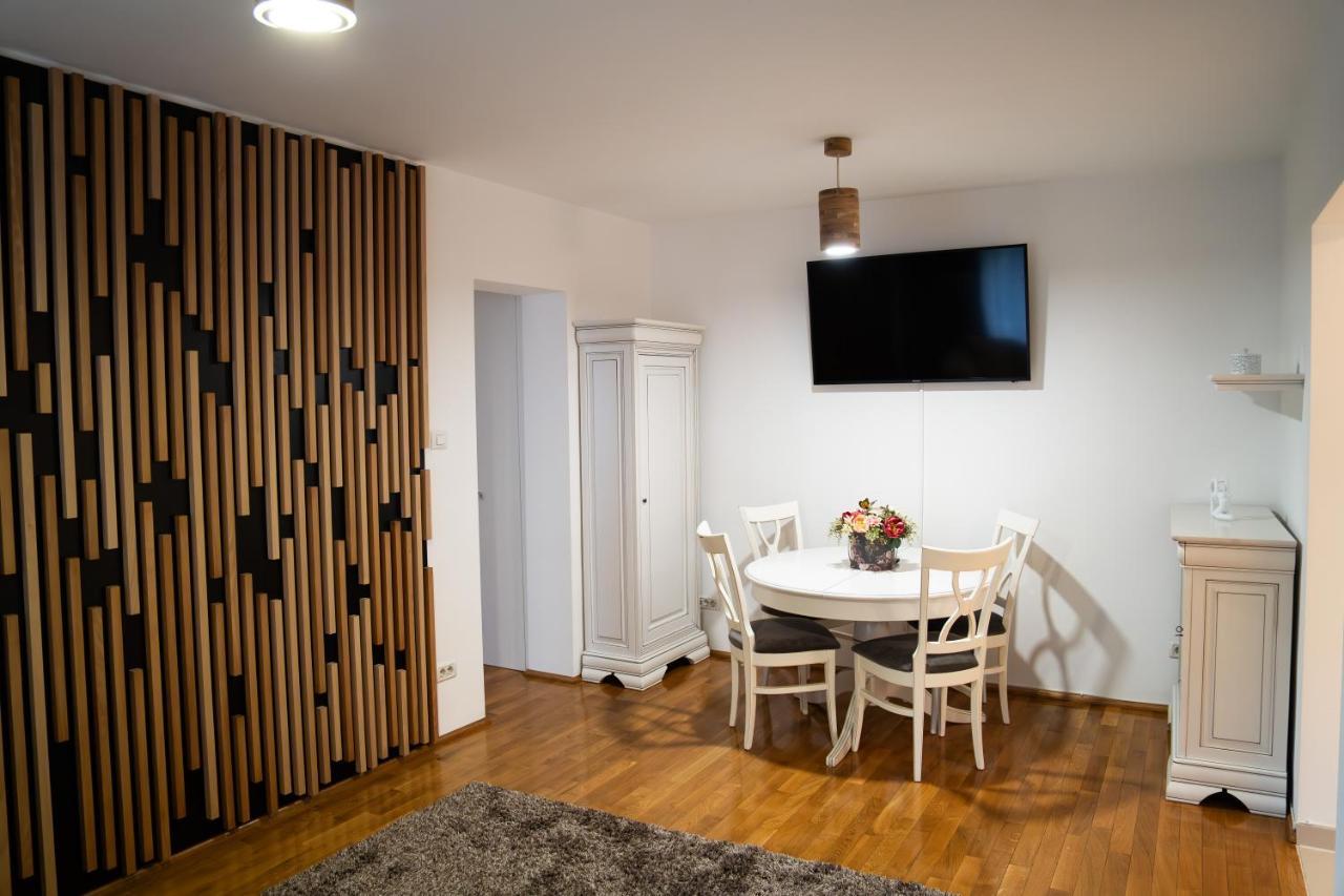 Ultracentral Golden Apartament 1 수체아바 외부 사진