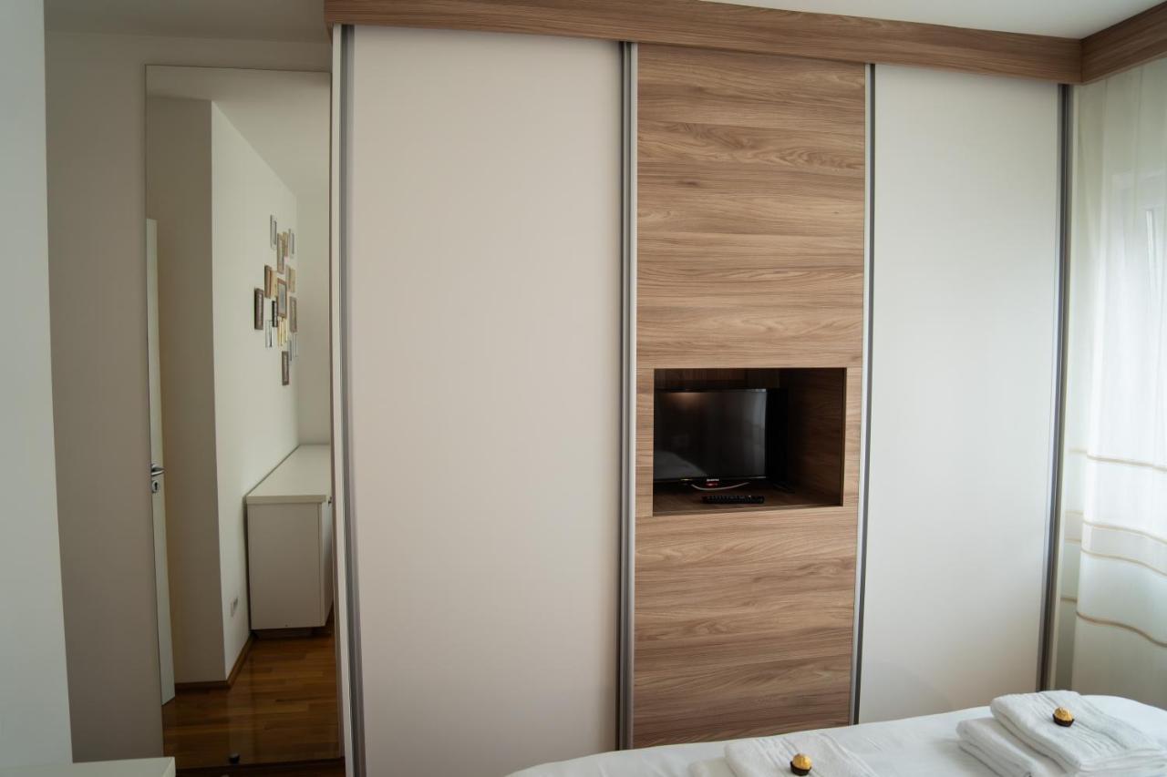 Ultracentral Golden Apartament 1 수체아바 외부 사진