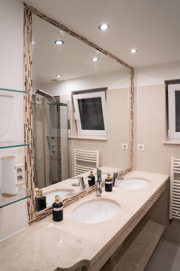 Ultracentral Golden Apartament 1 수체아바 외부 사진