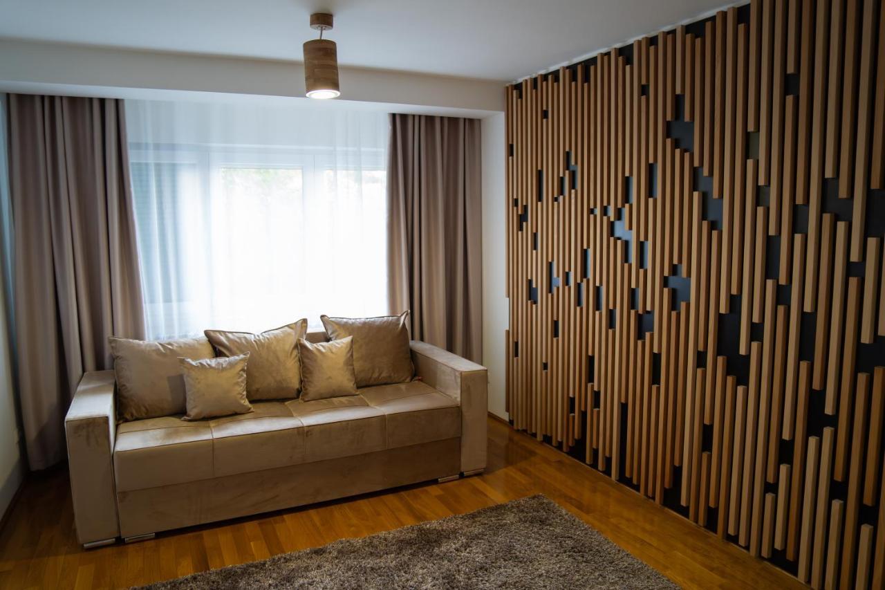 Ultracentral Golden Apartament 1 수체아바 외부 사진