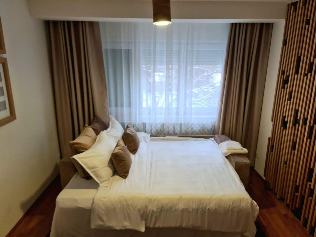 Ultracentral Golden Apartament 1 수체아바 외부 사진